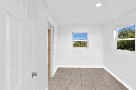 1713 NW 76th Terrace Miami FL 33147