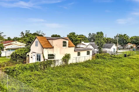 1713 NW 76th Terrace Miami FL 33147