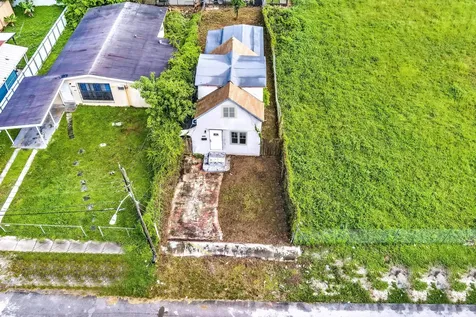 1713 NW 76th Terrace Miami FL 33147