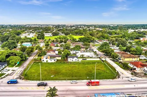 1713 NW 76th Terrace Miami FL 33147