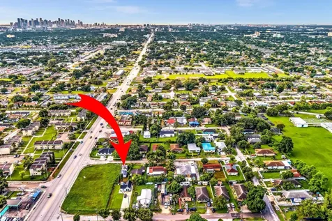 1713 NW 76th Terrace Miami FL 33147