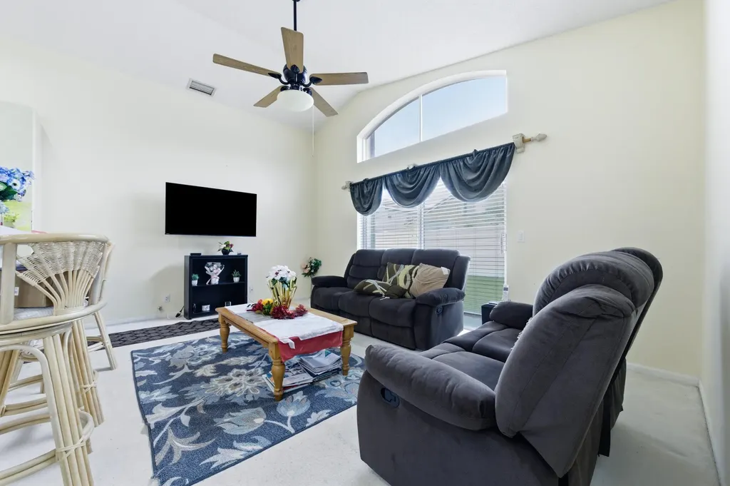 5317 Oakmont Village Circle Lake Worth FL 33463