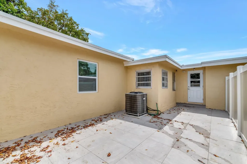 125 E Hart Street Lantana FL 33462