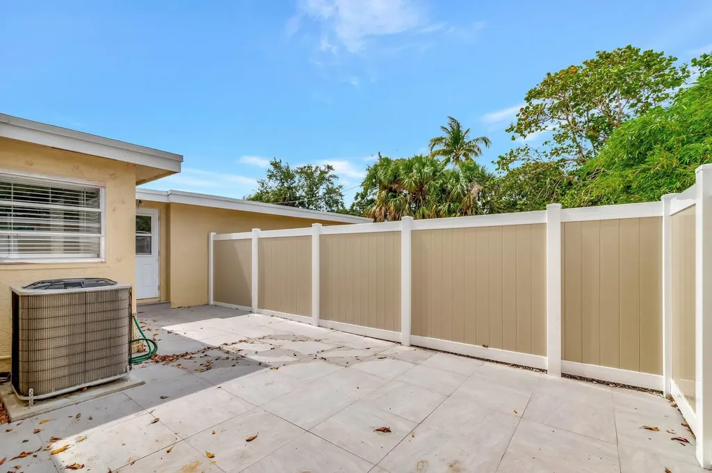 125 E Hart Street Lantana FL 33462