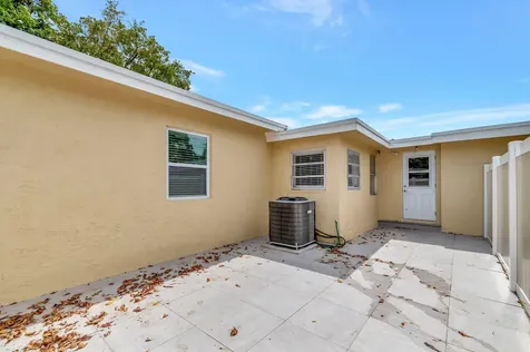 125 E Hart Street Lantana FL 33462