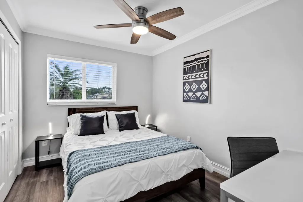 6860 Tyler Street Hollywood FL 33024
