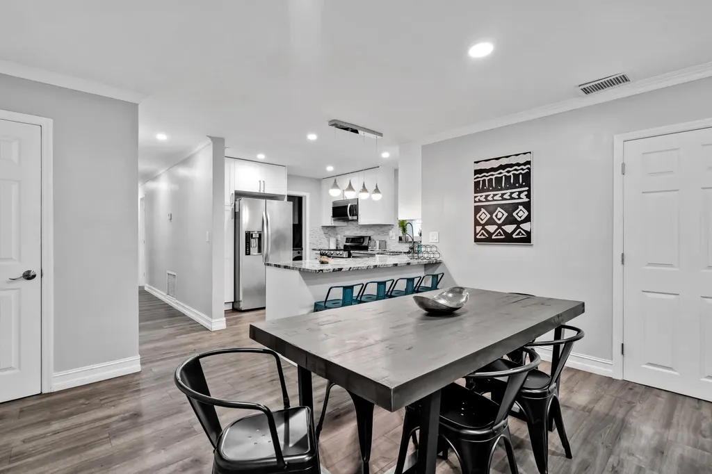 6860 Tyler Street Hollywood FL 33024