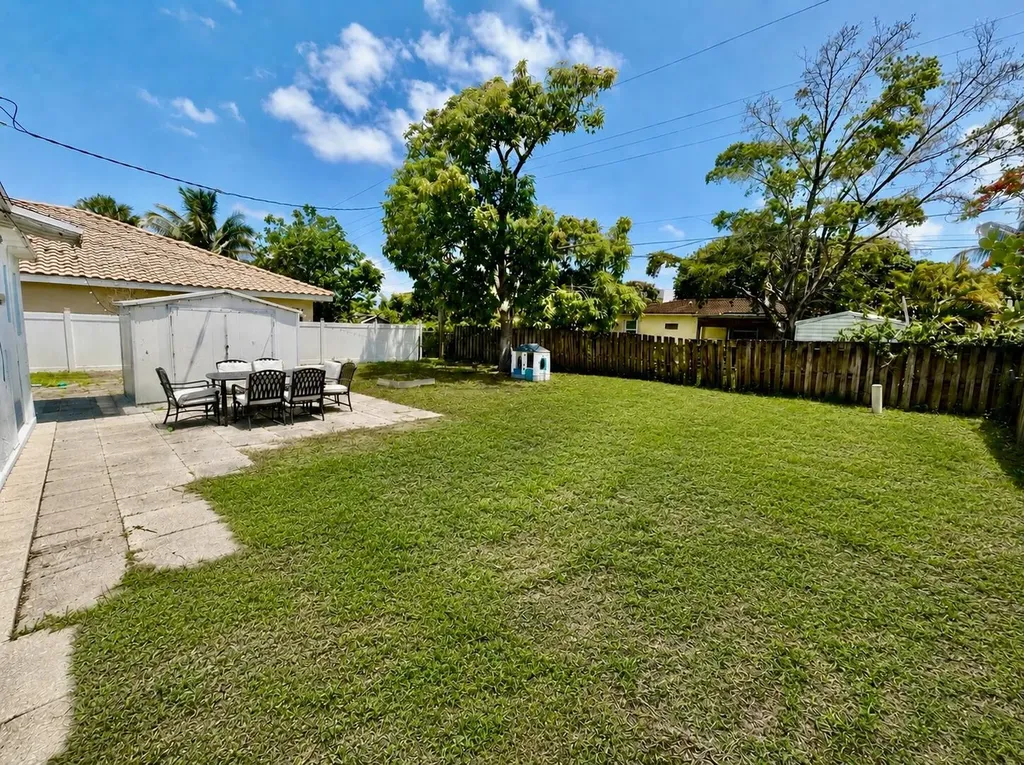 818 Glenridge Drive West Palm Beach FL 33405