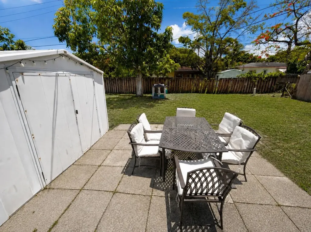818 Glenridge Drive West Palm Beach FL 33405
