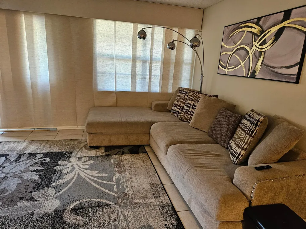 2617 N 40th Avenue Hollywood FL 33021