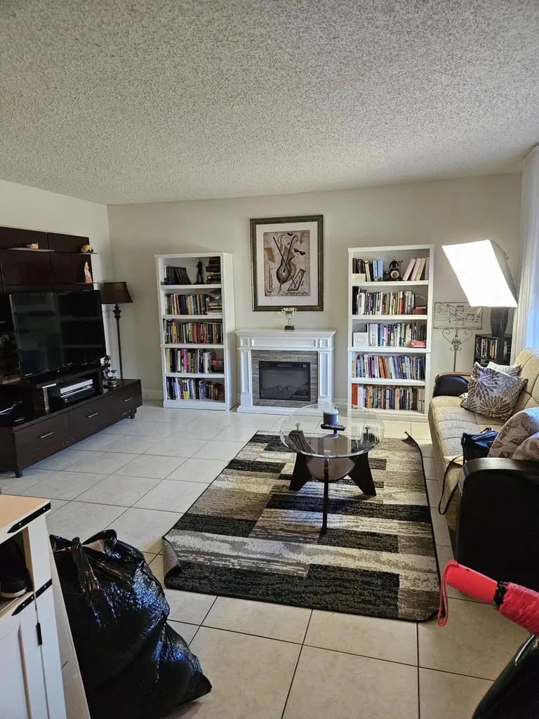 2617 N 40th Avenue Hollywood FL 33021