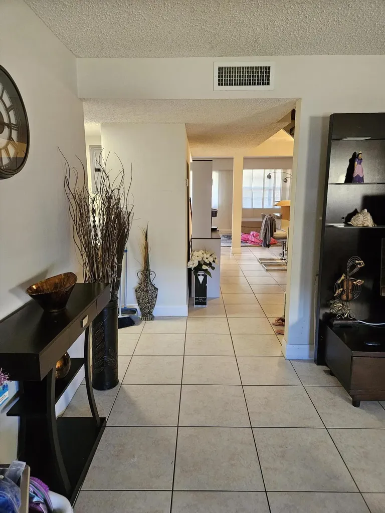 2617 N 40th Avenue Hollywood FL 33021
