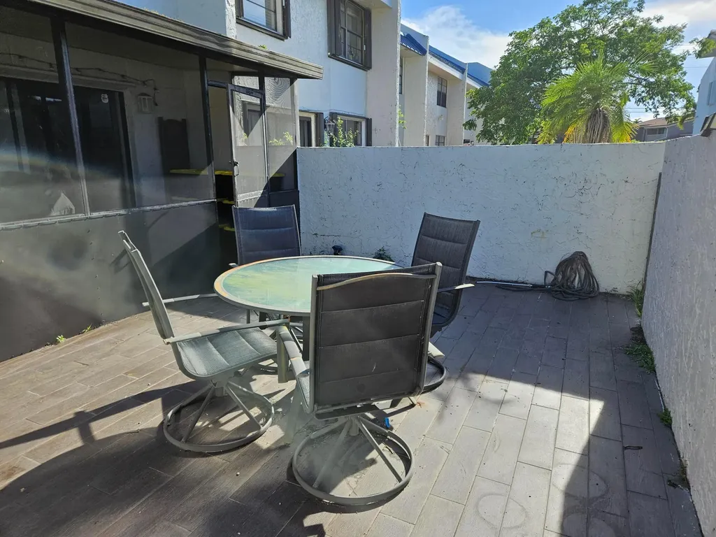 2617 N 40th Avenue Hollywood FL 33021