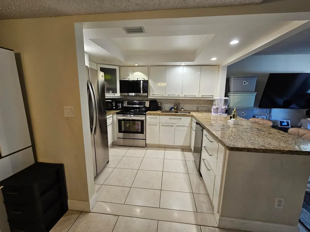2617 N 40th Avenue Hollywood FL 33021