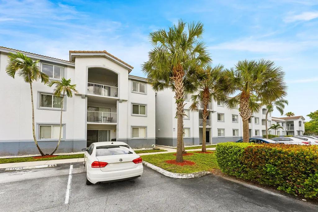 2640 S University Drive Davie FL 33328
