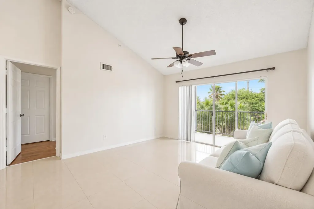 2640 S University Drive Davie FL 33328