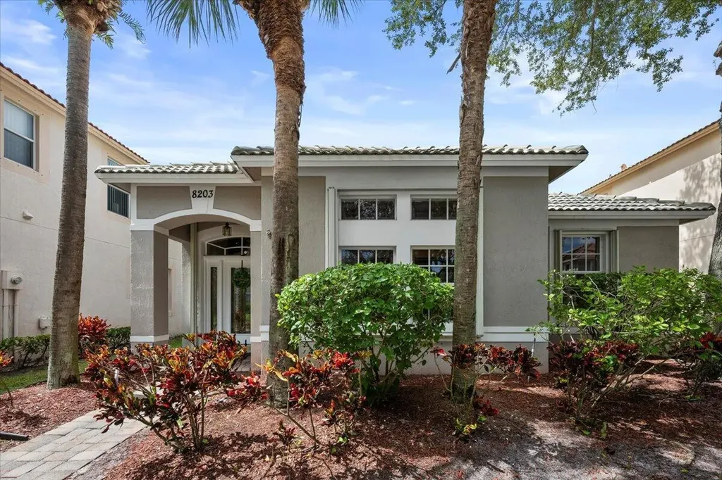 8203 Calterra Drive Palm Beach Gardens FL 33418