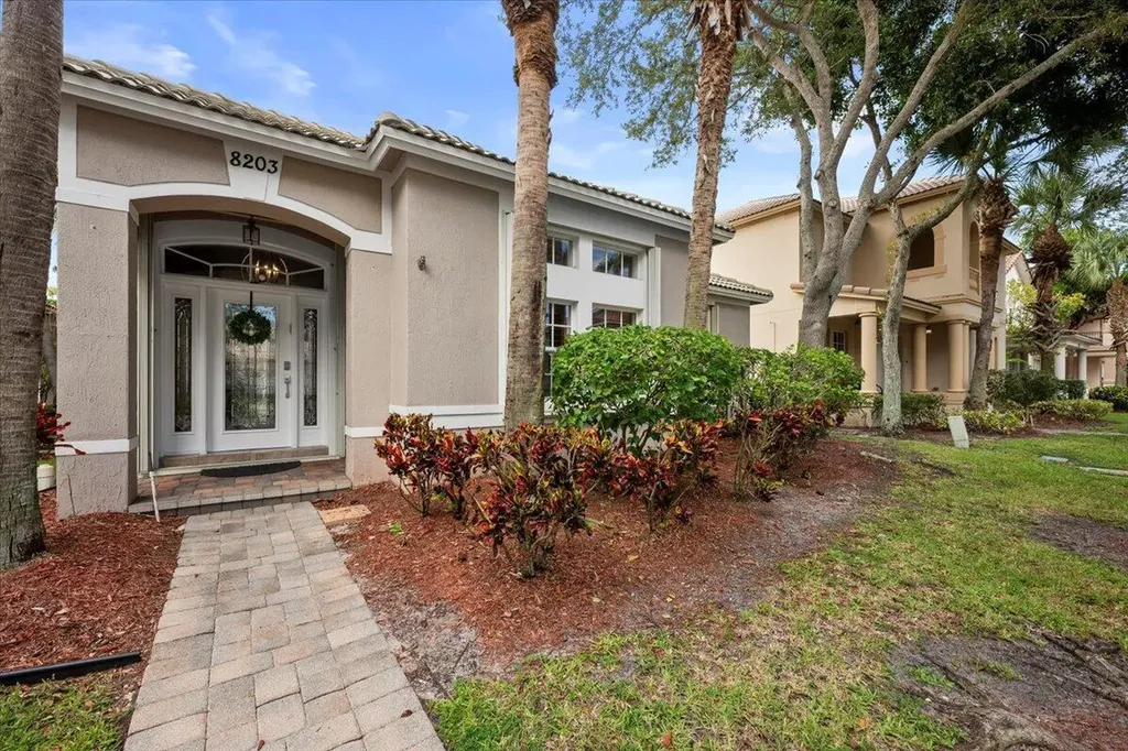 8203 Calterra Drive Palm Beach Gardens FL 33418
