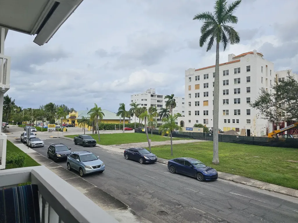 17 S Lakeside Drive Lake Worth Beach FL 33460