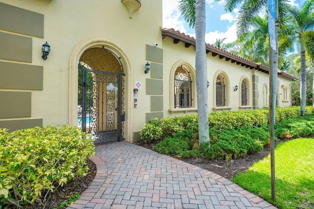 3381 Lago De Talavera Lake Worth FL 33467