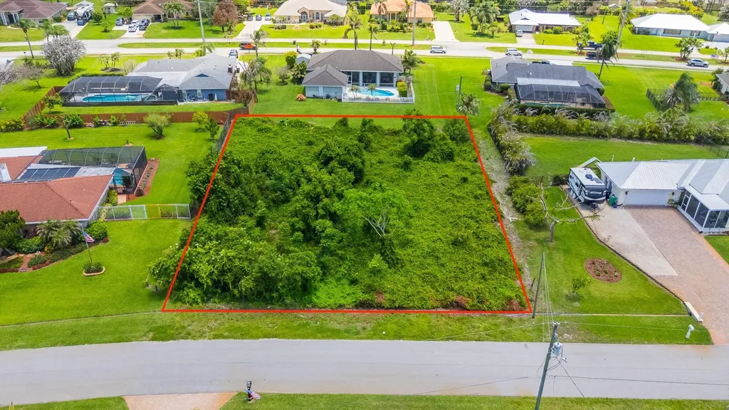 2012 SE Giffen Avenue Port St Lucie FL 34952