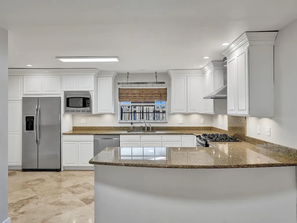 4440 NE 17th Terrace Oakland Park FL 33334