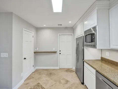 4440 NE 17th Terrace Oakland Park FL 33334