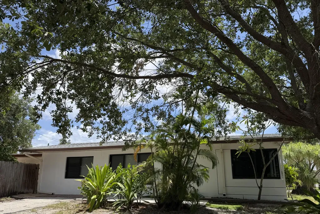 4250 NE 12th Avenue Pompano Beach FL 33064