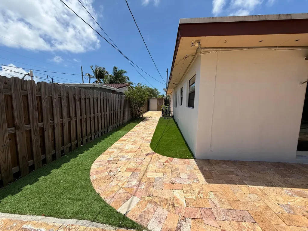4250 NE 12th Avenue Pompano Beach FL 33064