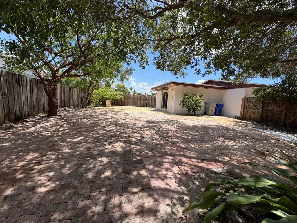 4250 NE 12th Avenue Pompano Beach FL 33064