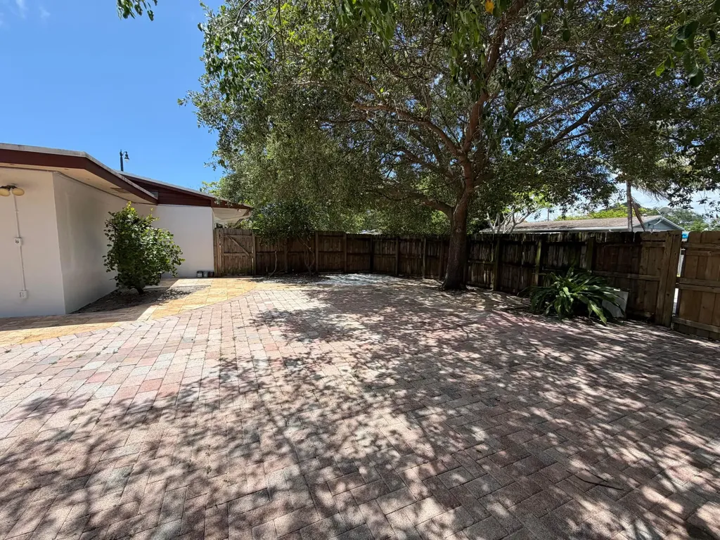 4250 NE 12th Avenue Pompano Beach FL 33064