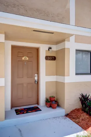 307 Palm Circle E Pembroke Pines FL 33025