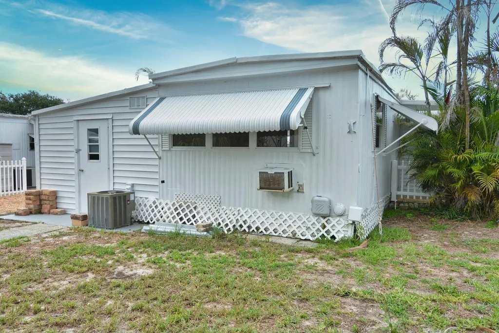 8400 SE Eagle Avenue Hobe Sound FL 33455