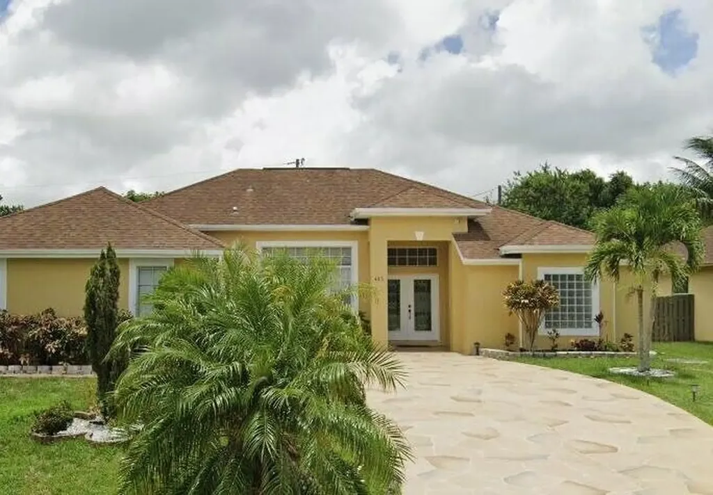 485 SW Dagget Avenue Port St Lucie FL 34953