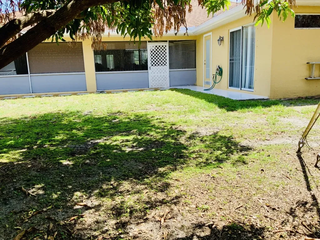 485 SW Dagget Avenue Port St Lucie FL 34953