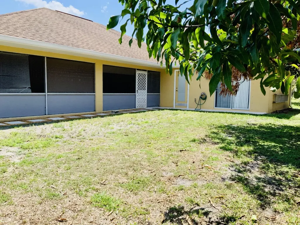 485 SW Dagget Avenue Port St Lucie FL 34953