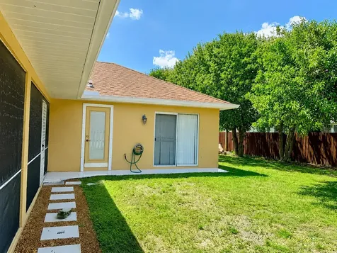 485 SW Dagget Avenue Port St Lucie FL 34953