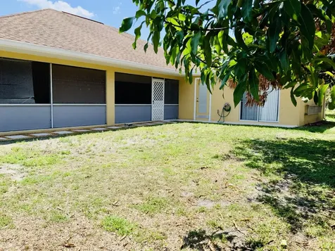 485 SW Dagget Avenue Port St Lucie FL 34953