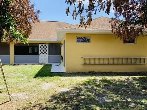 485 SW Dagget Avenue Port St Lucie FL 34953