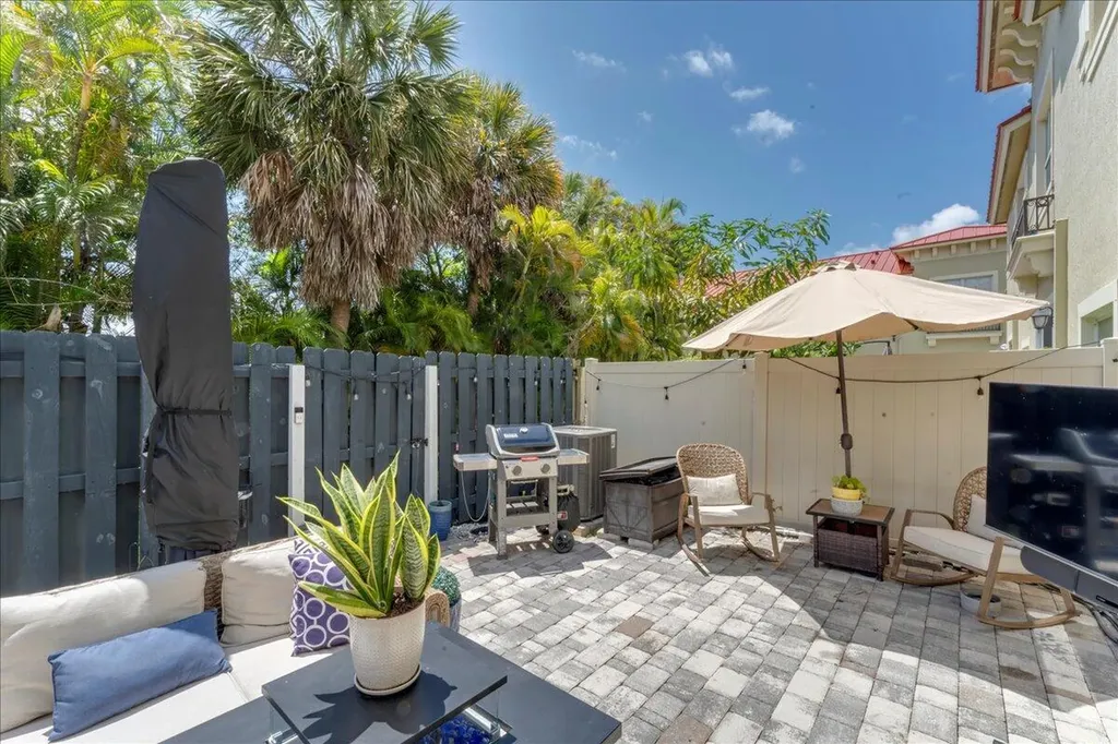 128 Lake Monterey Circle Boynton Beach FL 33426