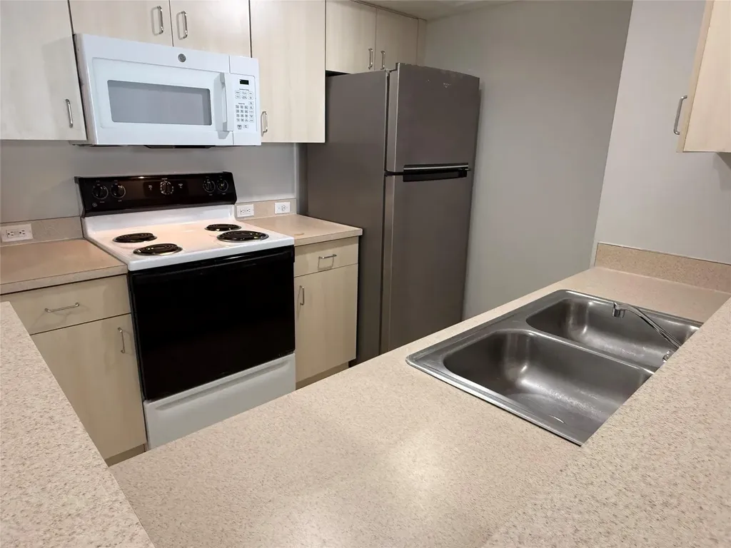 11165 SW 6th Street Pembroke Pines FL 33025