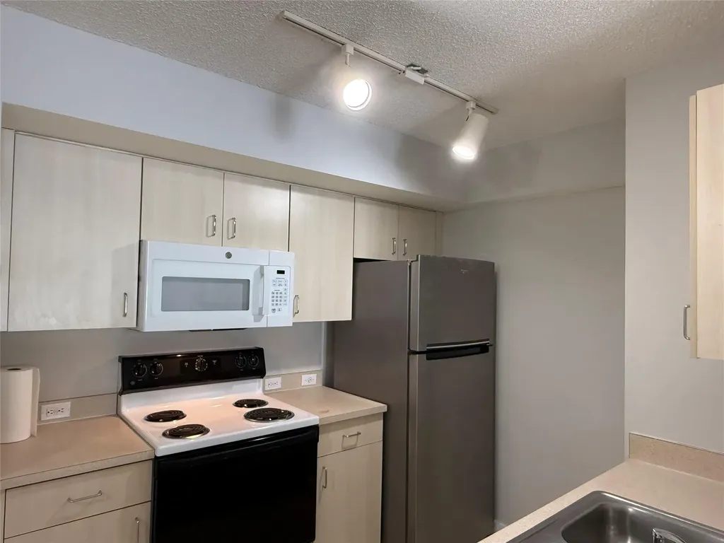 11165 SW 6th Street Pembroke Pines FL 33025