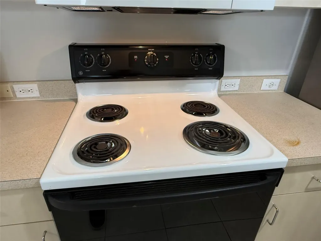 11165 SW 6th Street Pembroke Pines FL 33025