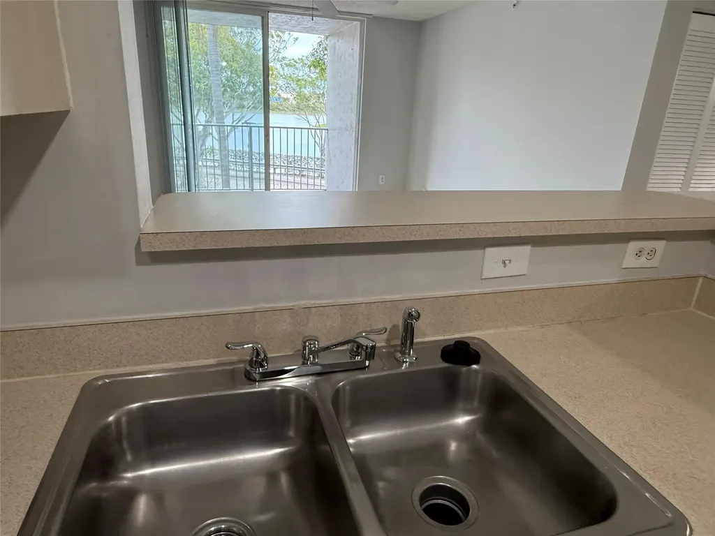 11165 SW 6th Street Pembroke Pines FL 33025