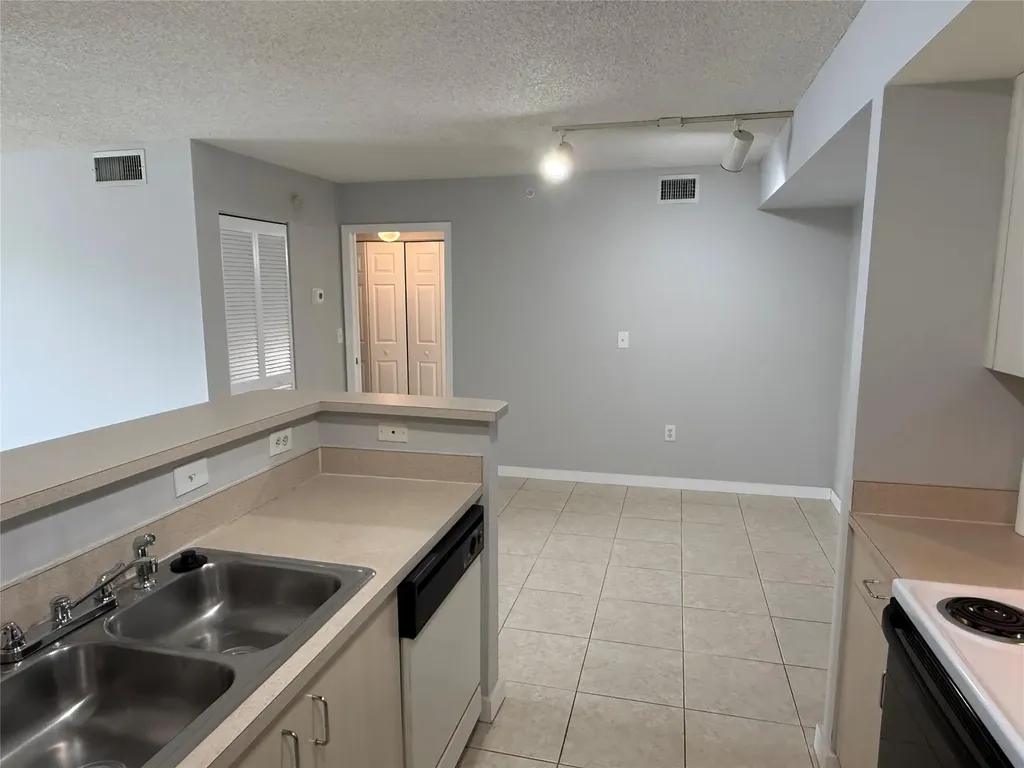 11165 SW 6th Street Pembroke Pines FL 33025