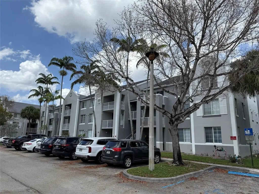 11165 SW 6th Street Pembroke Pines FL 33025