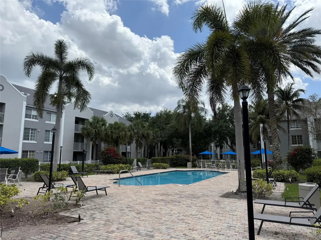 11165 SW 6th Street Pembroke Pines FL 33025
