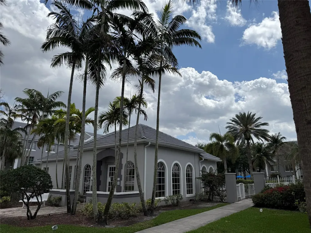11165 SW 6th Street Pembroke Pines FL 33025