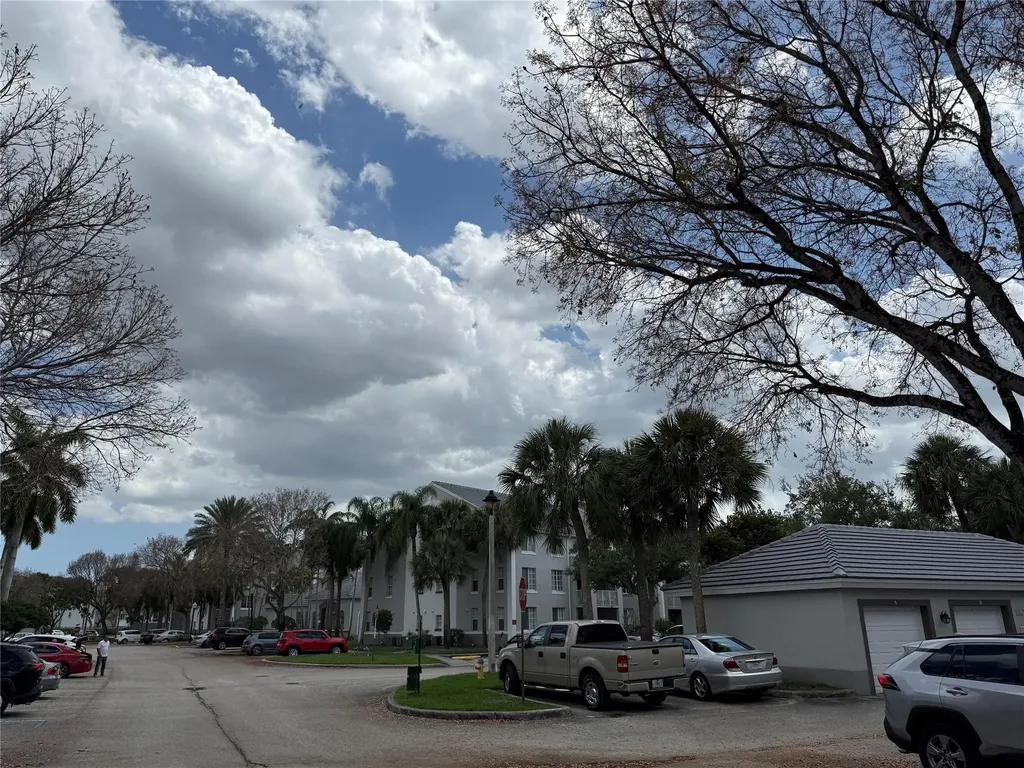 11165 SW 6th Street Pembroke Pines FL 33025