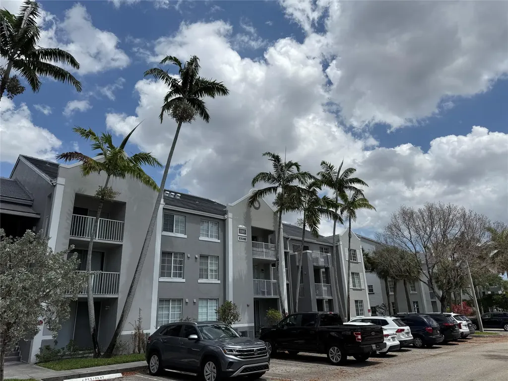 11165 SW 6th Street Pembroke Pines FL 33025